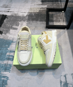 OFF WHITE couple models The latest spring models release the highest quality