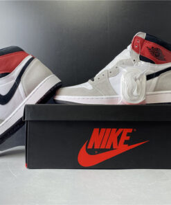 Air Jordan 1 Light Smoke Grey