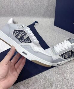 DIOR High Top Sneaker