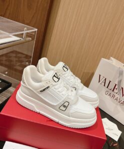 Valentino's new 2023  Sneaker
