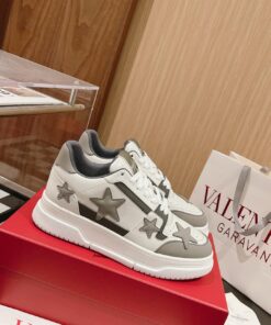 Valentino's new 2023 early autumn star Sneaker