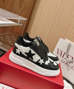 Valentino's new 2023 early autumn star Sneaker