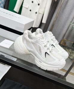 GIVENCHY Sneaker