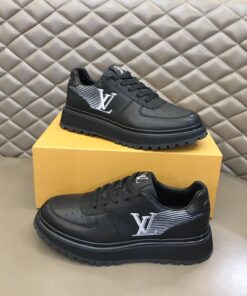 LOUIS VUITTON TRAINER SNEAKER