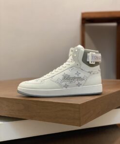 LOUIS VUITTON sneakers