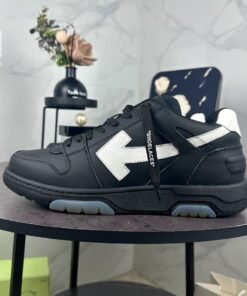 Off-White Sneaker