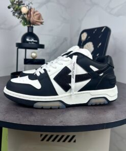 Off-White Sneaker
