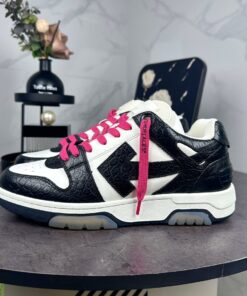 Off-White Sneaker