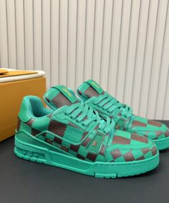 Louis Vuitton Trainer Sneaker In Green