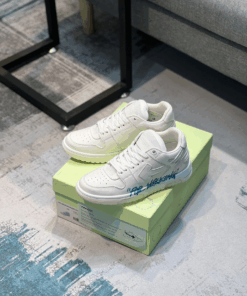 OFF WHITE couple models The latest spring models release the highest quality