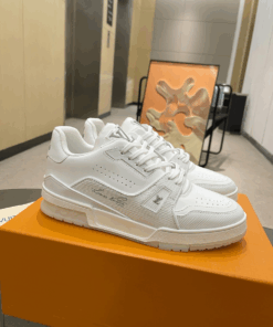 LV Trainer 2022 catwalk models